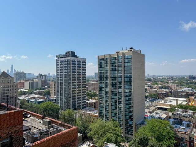 Building Photo - 2740 N Pine Grove Ave