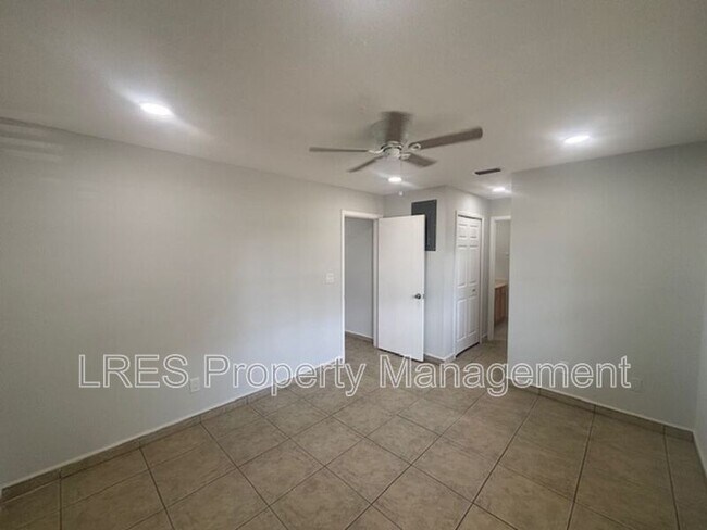 Building Photo - 1031 Columbia Ave