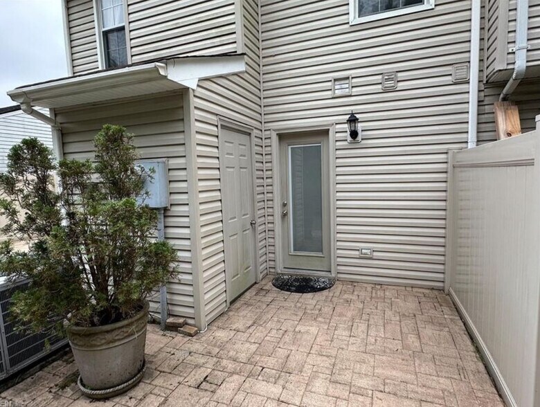 Building Photo - 3930 Roebling Ln