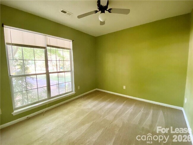 Building Photo - 3914 Aster Dr