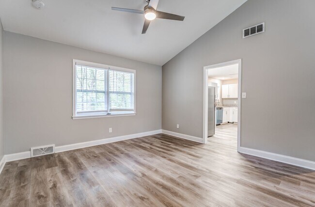 Building Photo - Charming 4-Bedroom, 3-Bath Single-Family Home in Memphis