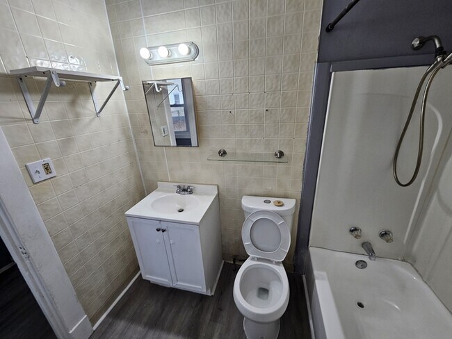 Building Photo - 3433 W 41st St