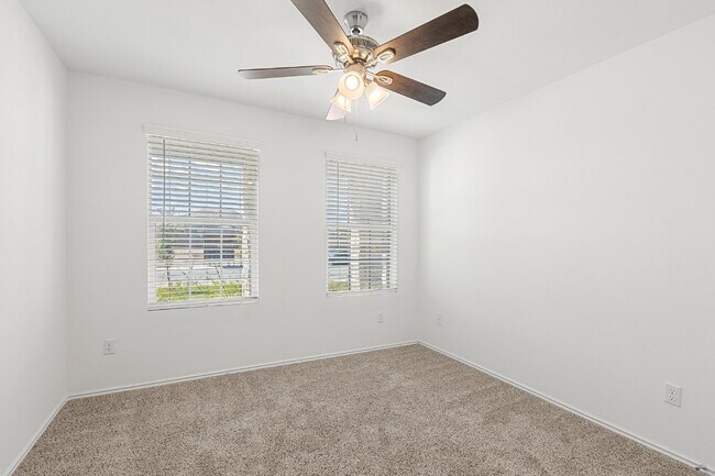 Building Photo - Cozy Kyle Home Awaits You