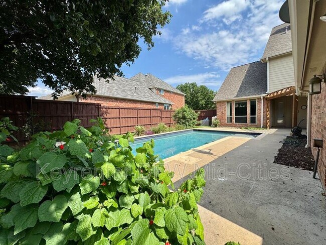 Building Photo - 2417 Creekside Cir S