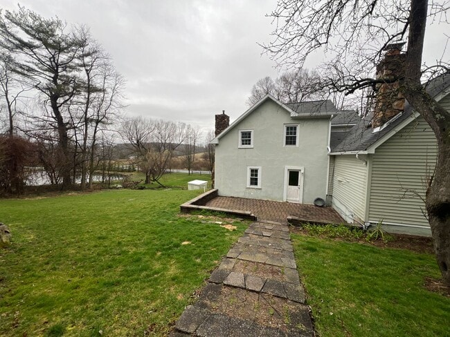 Building Photo - Gorgeous 3 bed, 2 bath home | Lawn Care Included