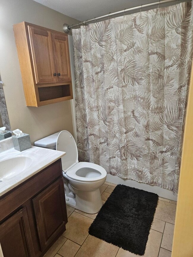 Building Photo - 2 or 3 Bed / 2 Bath Condo in Greenbriar Available Soon!