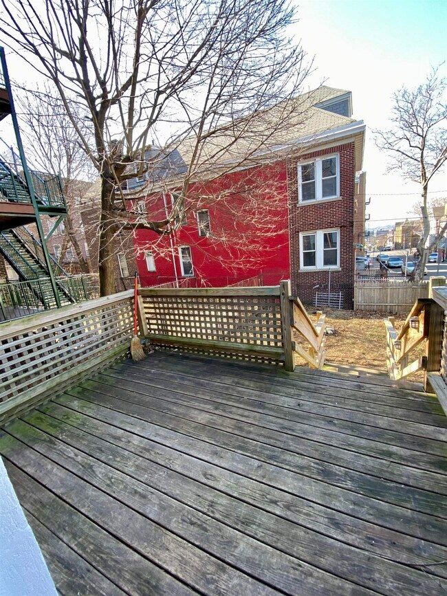 Building Photo - 289 Bergen Ave