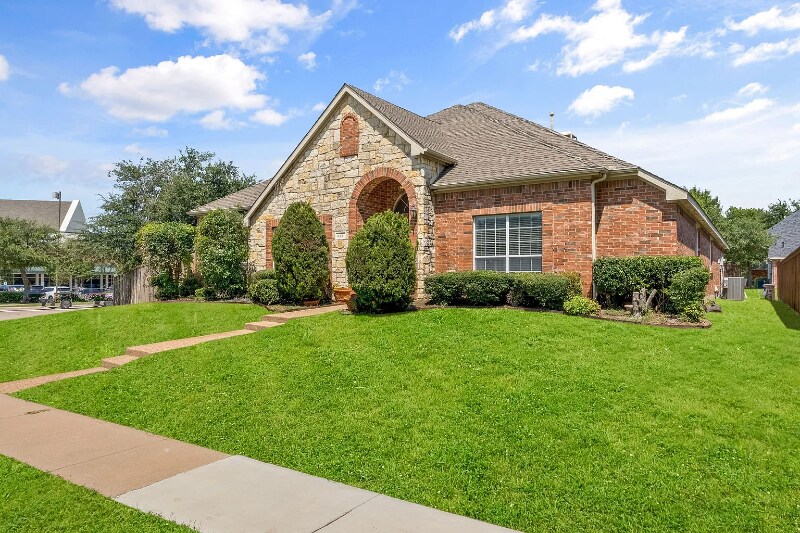 Building Photo - 4441 English Oak Dr