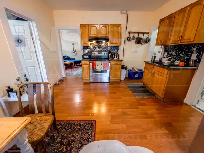 Building Photo - 18 Egleston St