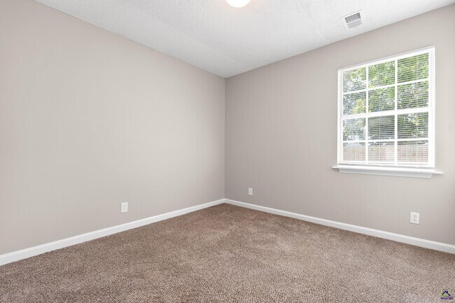 Building Photo - 308 Peach Blossom Rd