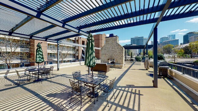 Building Photo - Germantown Gem!