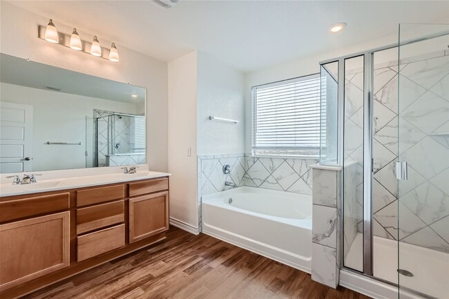 Building Photo - 4 Bedroom 2.5 Bathrooms! Loft and Office! ...