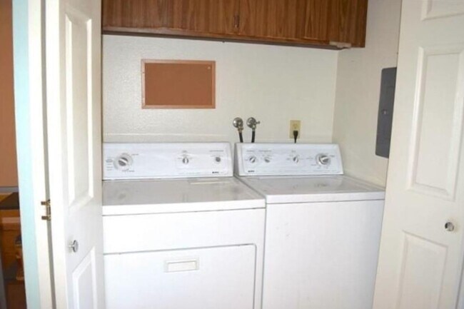 Building Photo - Lovely 2 bedroom PUD in the E Section of R...
