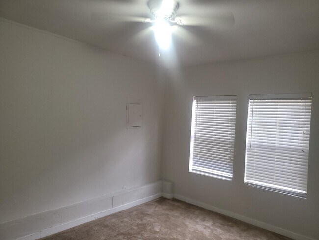 Building Photo - 1540 Pine View Dr