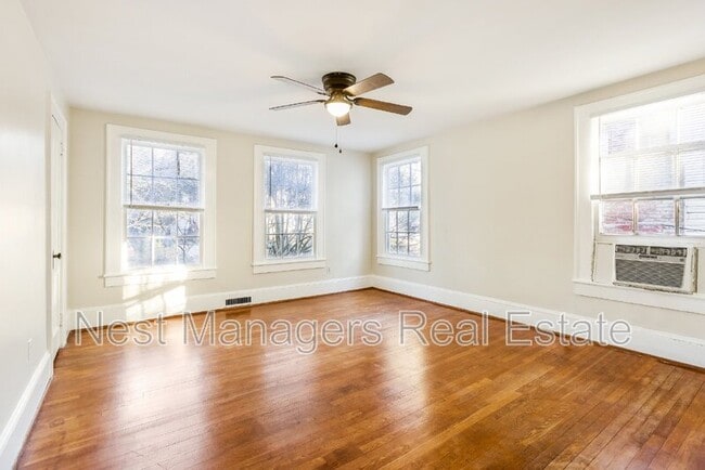 Building Photo - 115 Woodside Ave