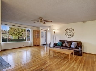 Building Photo - Bellevue Home