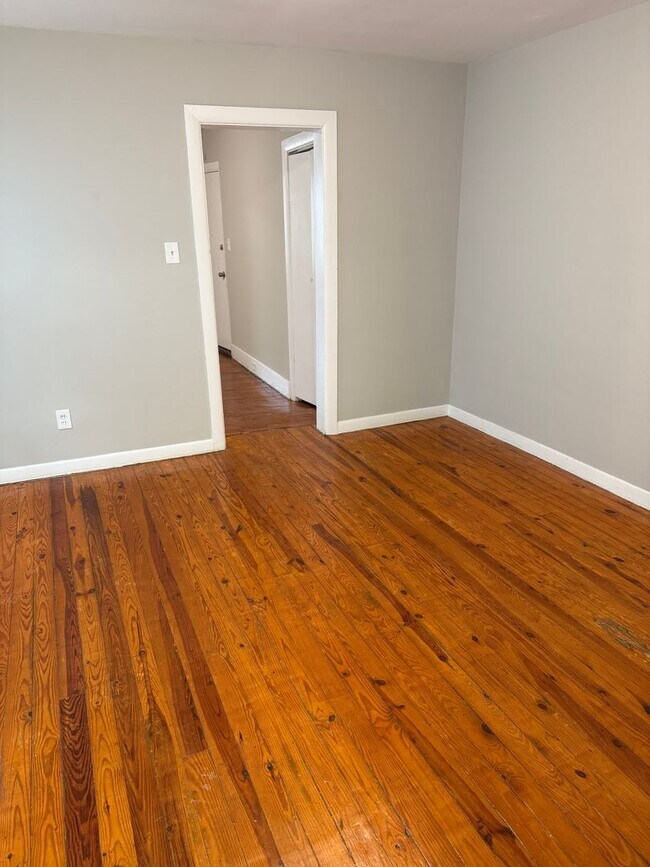 Building Photo - 1048 Northampton St