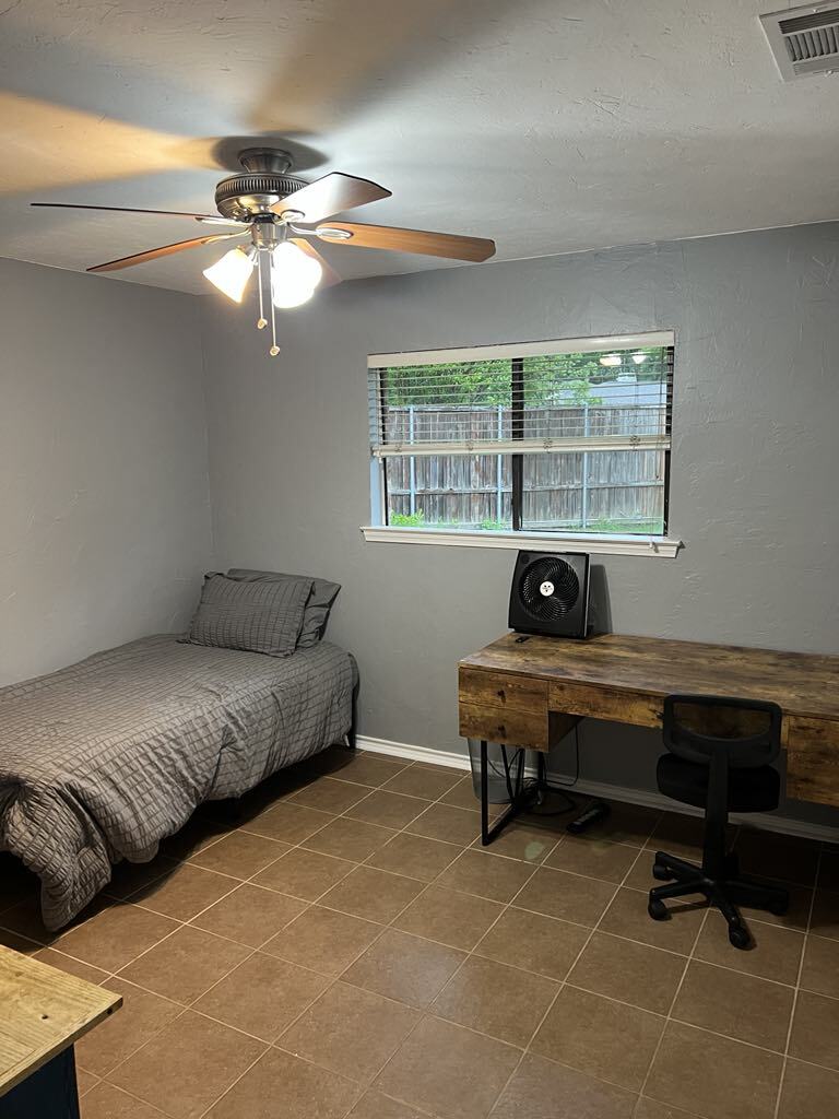 Building Photo - 2103 Heather Hill Ln