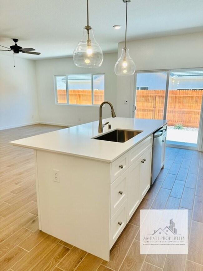 Building Photo - Stunning 3 Bedroom 2 Bath Home In Riverstone! SOLAR!