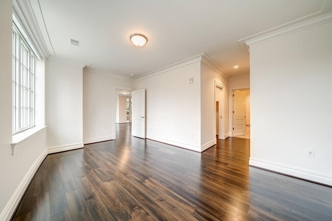 Building Photo - 6900 Fleetwood Rd