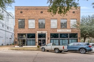 Building Photo - 515 College St