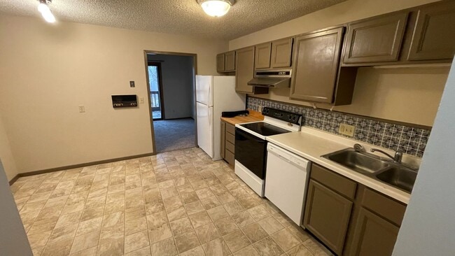 Building Photo - 2261 Springbrook Ct