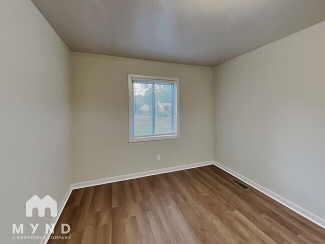 Building Photo - 217 E Haven Dr NE