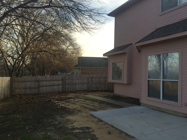 Building Photo - 5601 Greenwich Dr