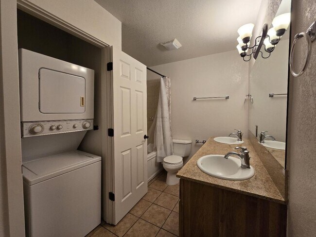 Building Photo - 601 W San Mateo Rd