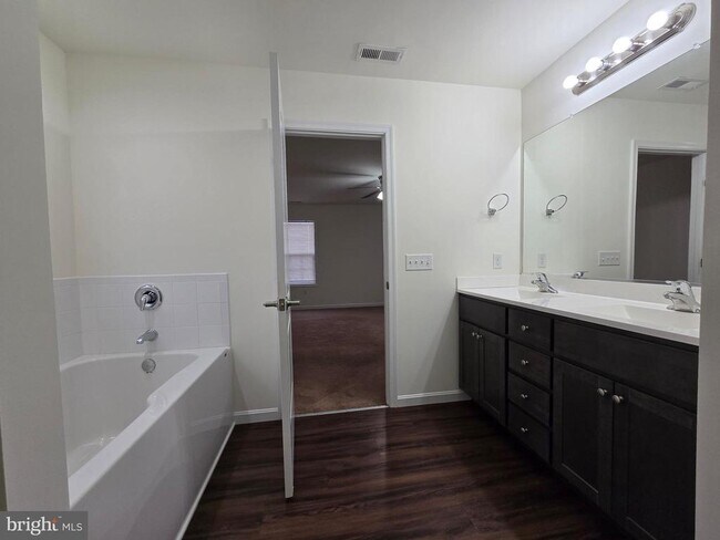 Building Photo - 215 William Ross Ln