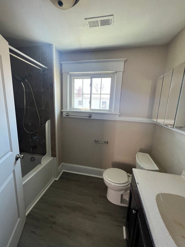 Building Photo - 119 Lee Avenue