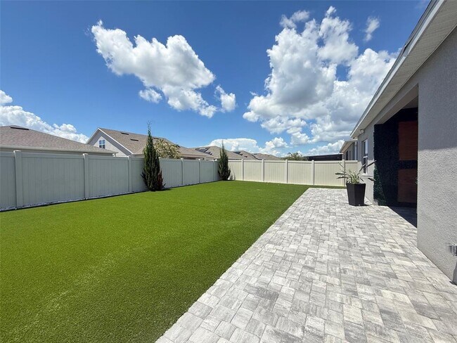 Building Photo - 2074 Brillante Dr