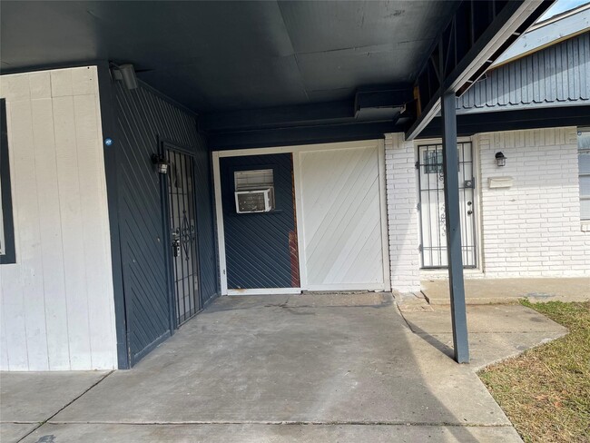 Building Photo - 8321 Homewood Ln