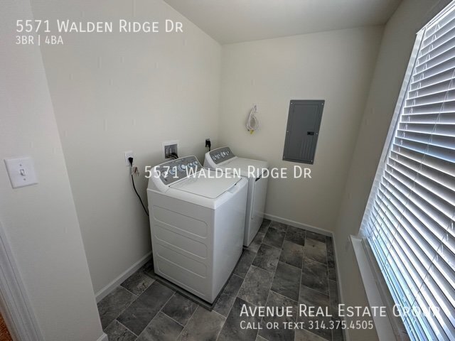 Building Photo - Modern 3-Bed Townhome at Walden Ridge – Do...