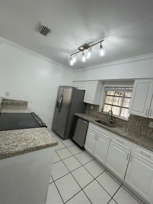 Building Photo - 828 Lorca St