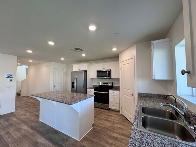 Building Photo - Newly built 4 bedroom Winchester home for ...