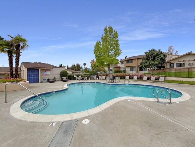 Building Photo - Beautiful 3B/2BA Home W/ 2 Car Garage, Was...
