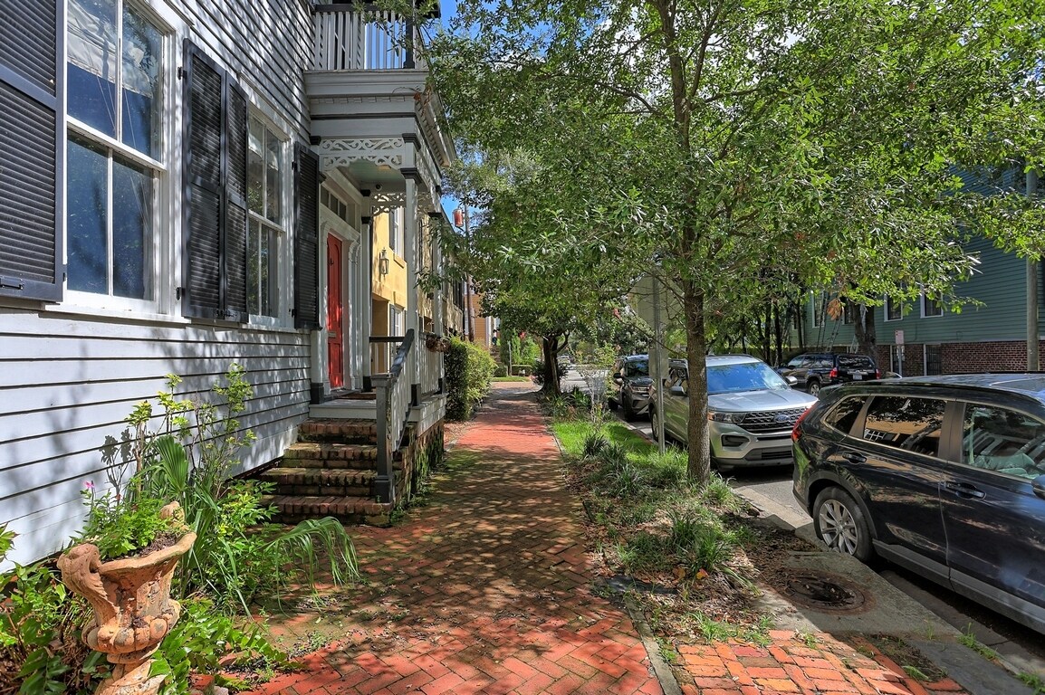 Building Photo - 403 Tattnall St
