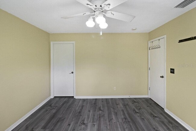 Building Photo - 7127 Waterside Dr