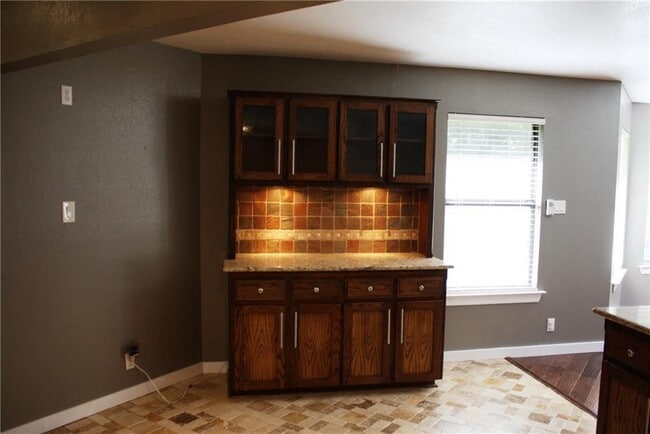 Building Photo - 309 Juniper Dr