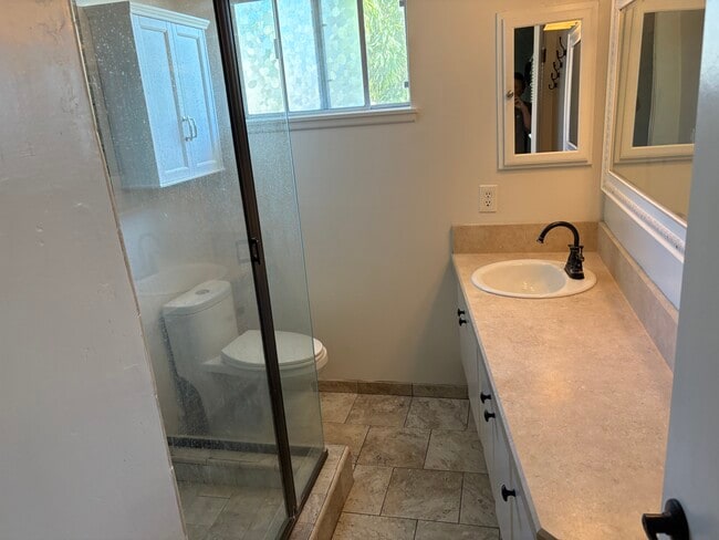 Building Photo - 359 Sylvan Dr