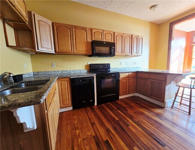 Building Photo - 494 Exchange St