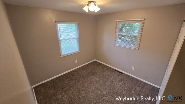 Building Photo - Gorgeous 3 Bedroom 1 Bath Ranch in Sevenhills