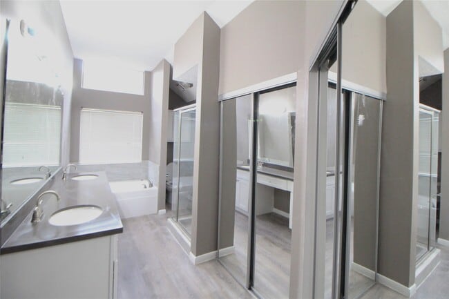 Building Photo - 12323 Guernsey Dr