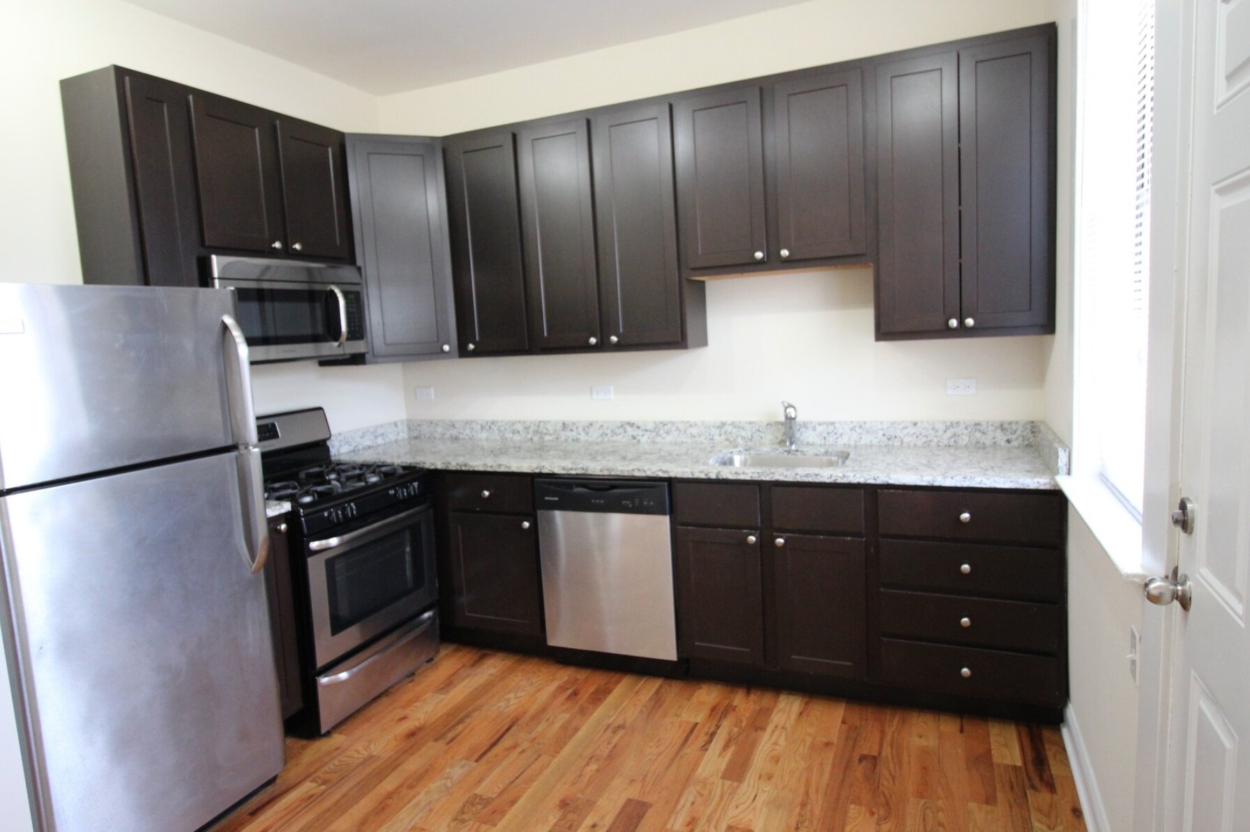 Modern Kitchen - 6718 N Lakewood Ave
