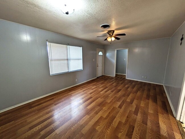 Building Photo - 3529 Bowling Ln