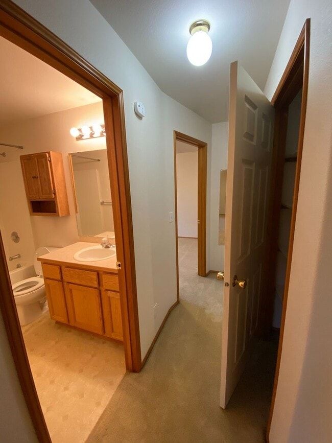 Building Photo - 8807 W Bonnie Ave