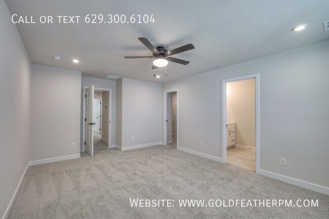 Building Photo - 2009 Walnut Ln