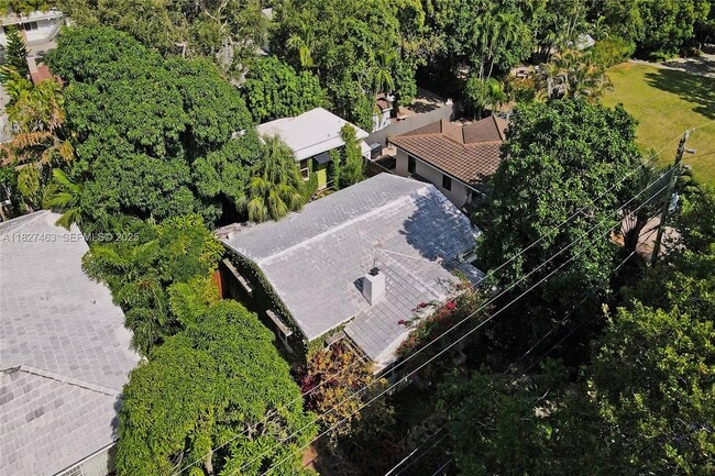 Building Photo - 669 NE 60th St