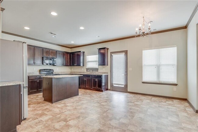 Building Photo - 4135 Whitfield Oak Way NE